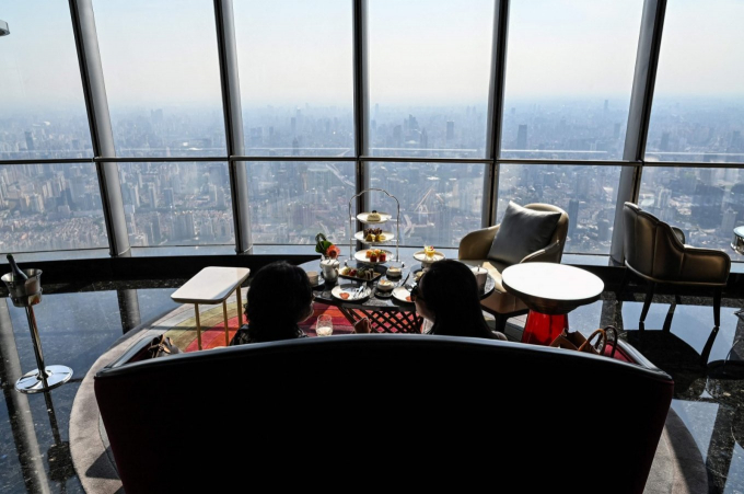 Với độ cao 556,36m so với mặt đất, du khách có tầm nhìn tuyệt đẹp ra toàn thành phố khi ở Heavenly Jin | Ảnh: AFP