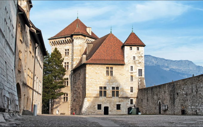 Lâu đài cổ có niên đại từ thế kỷ 12 của Annecy