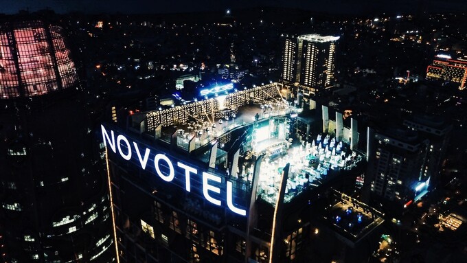 Sky36 nằm trên tầng cao nhất - tầng 35, 36 của khách sạn Novotel Đà Nẵng. Ảnh Internet