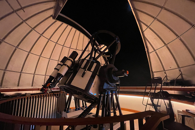 Kính thiên văn tại đài quan sát của Lanai Four Seasons. Ảnh Internet