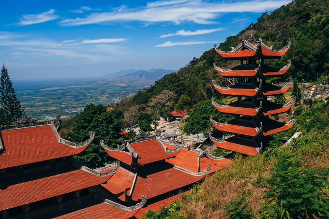 Chùa Linh Sơn Trường Thọ nằm trên núi Tà Cú. Ảnh Internet