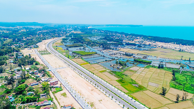 Tập đoàn Hòa Phát vừa đề xuất đầu tư một số dự án lớn tại Quảng Ngãi như Khu liên hợp sản xuất gang thép Hòa Phát Dung Quất 3 (312 ha), Dự án Ferro hợp kim sắt (300 ha)