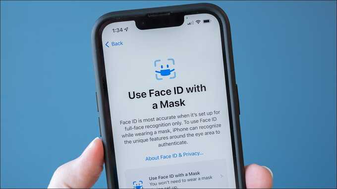 Tính năng Face ID khẩu trang mới chỉ có trên bản cập nhật iOS 15.4 đối với các iPhone 12 trở về sau. Ảnh Justin Duino 