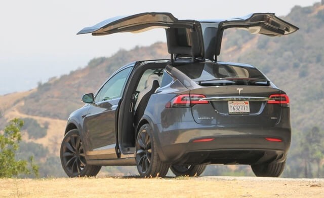 Chiếc xe điện Tesla Model X phiên bản P100D cao cấp có thiết kế cửa sau mở cánh chim. Ảnh Internet