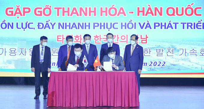 Đại diện tỉnh Thanh Hóa ký kết hợp tác với các nhà đầu tư đến từ Hàn Quốc