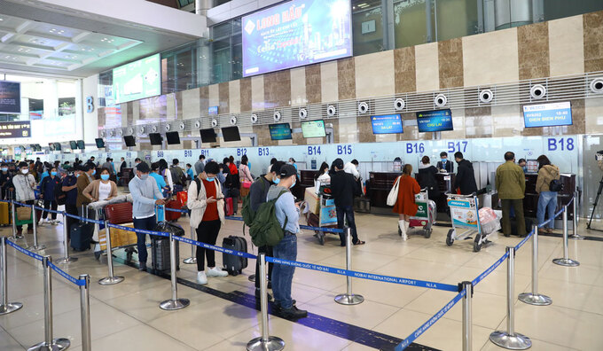 Hàng không Việt Nam bắt đầu hồi phục sau khi các chính sách mở cửa với khách nội địa và quốc tế được áp dụng