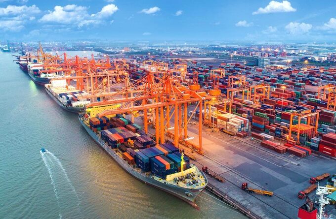 Giá cổ phiếu vận tải biển tăng mạnh sau khi tin tức thành phố Thượng Hải, Trung Quốc phong toả được công bố
