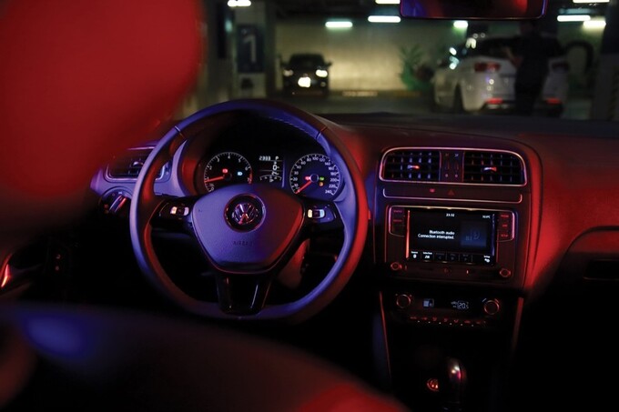 Hệ thống bảng hiển thị vô lăng và hệ thống giải trí bên trong Volkswagen Polo Sport Edition