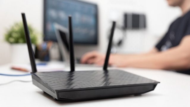 Router Wifi - thiết bị định tuyến hoặc bộ định tuyến nhằm chia sẻ Internet tới nhiều các thiết bị người dùng như laptop, smartphone, và TV. Ảnh Internet
