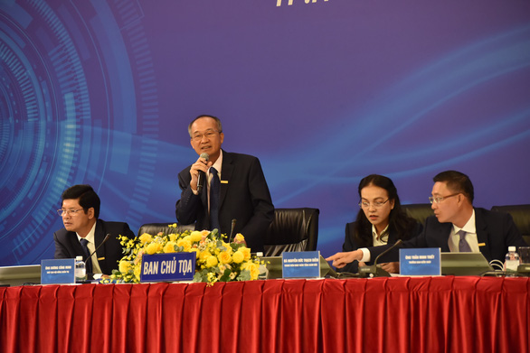 Ông Dương Công Minh - chủ tịch hội đồng quản trị Sacombank trả lời cổ đông về tình hình thu nợ FLC sáng ngày 22/4