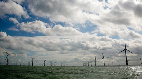 Trên thế giới, nhà máy điện gió ngoài khơi đã hình thành cả thập kỷ trước. Nhà máy Thanet - Ảnh: Guardian, CNN