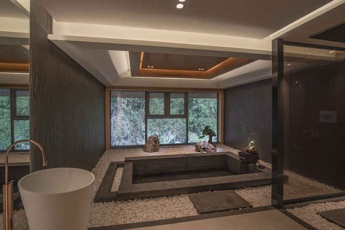 Phòng tắm mang phong cách Zen của Nhật Bản. Ảnh Sun Group