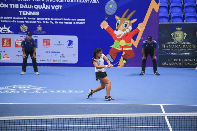 Tuy nhiên, với thể hình cao to, cộng thêm kỹ thuật di chuyển tốt, tay vợt Chanta Anchisa của đội tuyển Thái Lan đã giành lại được thế trận, để rồi tung ra những cú đánh đầy uy lực.