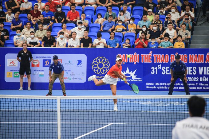 Ở trận thi đấu trận thứ 2 nội dung đồng đội nữ, tay vợt Chanelle Vân Nguyễn của Việt Nam ra sân với quyết tâm cao cộng với sự cổ vũ nồng nhiệt của cổ động viên Việt Nam.