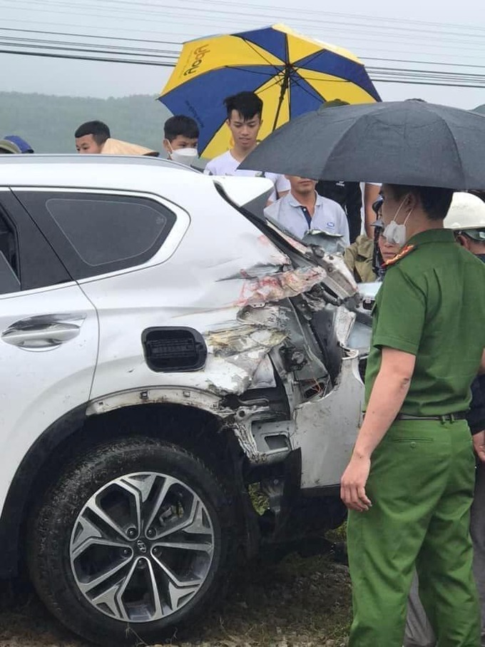 Nhận được tin báo, CSGT Công an huyện Hương Khê đã có mặt tại hiện trường, làm rõ vụ tai nạn