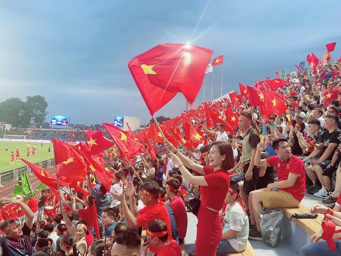 Trong trận bán kết diễn ra tối 19/5, Ban tổ chức cho biết đã có hơn 17.000 khán giả đến sân vận động Việt Trì (Phú Thọ)
