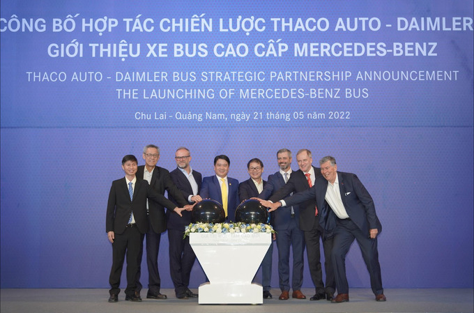 Nghi thức công bố hợp tác giữa Thaco Auto và Daimler