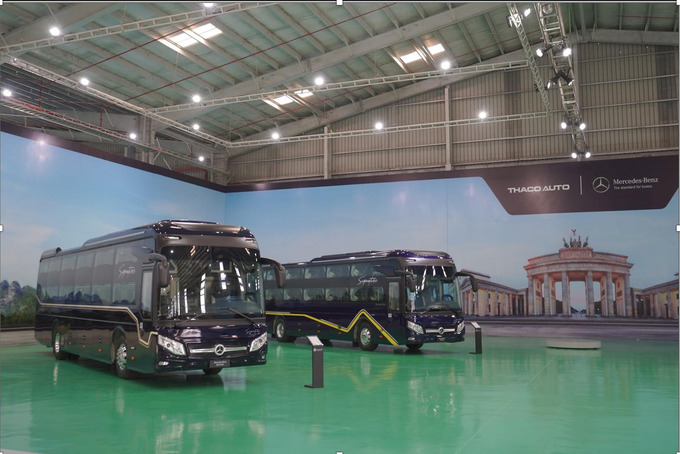 Xe bus cao cấp THACO thương hiệu Mercedes-Benz