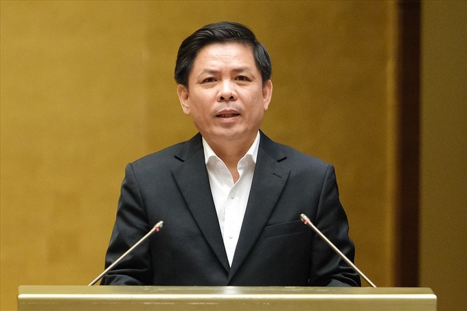 Bộ trưởng GTVT Nguyễn Văn Thể báo cáo trước Quốc hội.