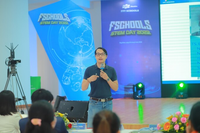TS. Đặng Văn Sơn trình bày về những cơ hội và thách thức trong giáo dục STEM