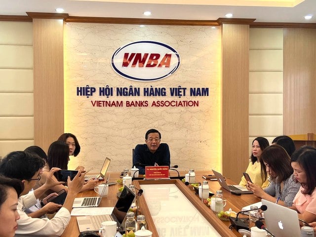 Ông Nguyễn Quốc Hùng, Tổng Thư ký Hiệp hội Ngân hàng trong buổi trao đổi - Ảnh: VGP/Huy Thắng