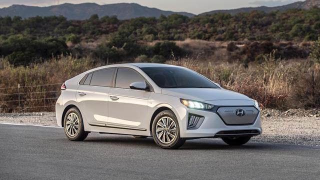 Hyundai cho biết, Ioniq mẫu hatchback được thiết kế để cạnh tranh với các xe như Toyota Prius và Chevy Volt, sẽ bị khai tử vào tháng 7 năm nay, sau 6 năm có mặt trên thị trường