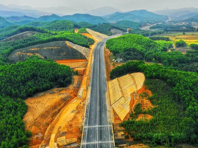 Tuyến đường bộ cao tốc Dầu Giây-Tân Phú được đầu tư với tổng chiều dài khoảng 60,1km. Ảnh minh hoạ