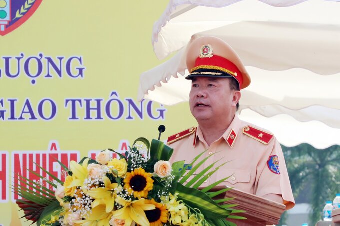 Thiếu tướng Nguyễn Văn Trung giao nhiệm vụ cho lực lượng cảnh sát giao thông trong đợt cao điểm