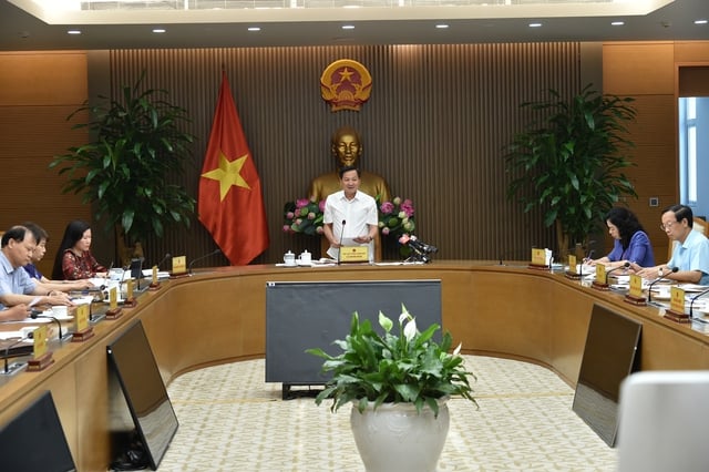 Phó Thủ tướng Chính phủ Lê Minh Khái: Bộ Công Thương chủ động điều hành để đảm bảo nguồn cung xăng dầu trong nước không bị gián đoạn trên cơ sở đánh giá khả năng cung cấp từ nguồn sản xuất trong nước và nguồn nhập khẩu.