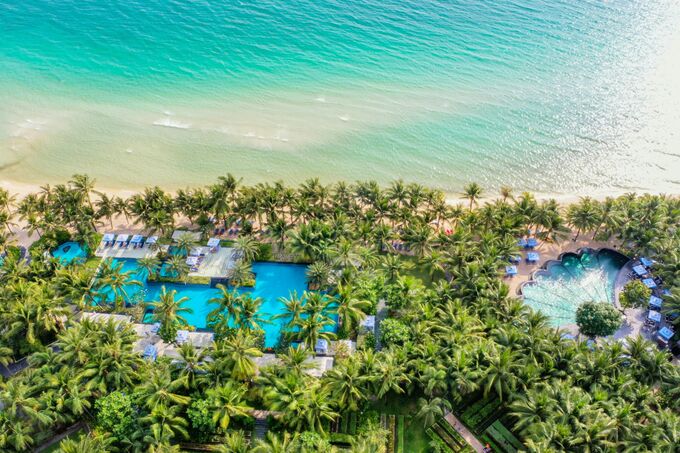 JW Marriott Phu Quoc Emerald Bay Resort & Spa với bể bơi con sò trứ danh