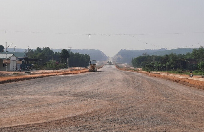 Dự án cao tốc Vạn Ninh - Cam Lộ có điểm cuối giao với điểm đầu Dự án cao tốc Cam Lộ - La Sơn.
