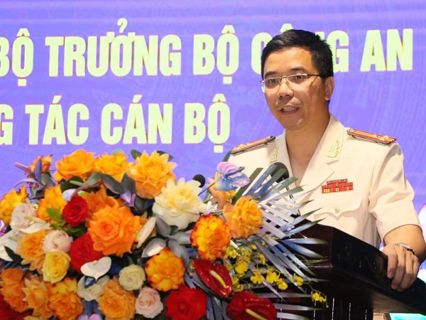 Thượng tá Nguyễn Hồng Phong, Giám đốc Công an tỉnh Hà Tĩnh phát biểu nhận nhiệm vụ.