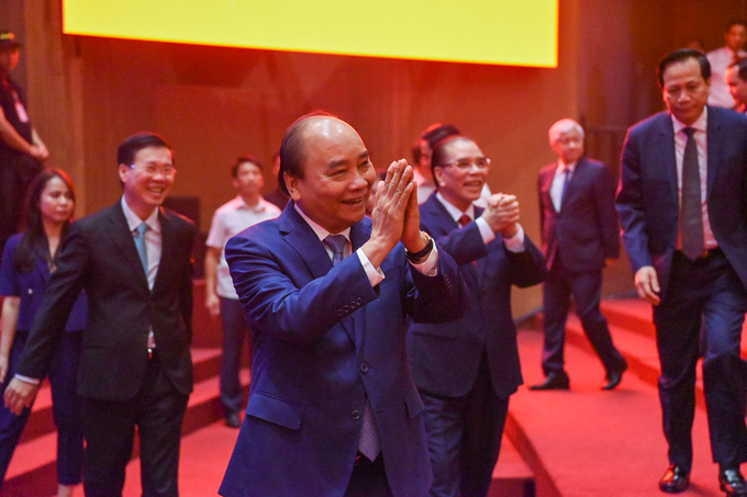 Chủ tịch nước Nguyễn Xuân Phúc và các đồng chí lãnh đạo, nguyên lãnh đạo Đảng, Nhà nước dự Lễ kỷ niệm.