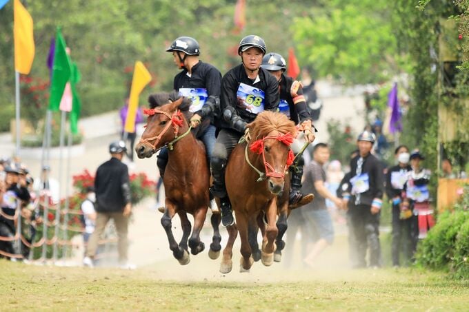 Vó ngựa trên mây cùng chuỗi hoạt động Lễ hội hoa hồng, carnival đường phố... được tổ chức giúp Sa Pa, Lào Cai đón hơn 98.000 lượt khách dịp 30/4-1/5 vừa qua