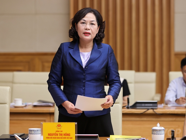 Thống đốc Nguyễn Thị Hồng trình bày báo cáo. Ảnh VGP/Nhật Bắc
