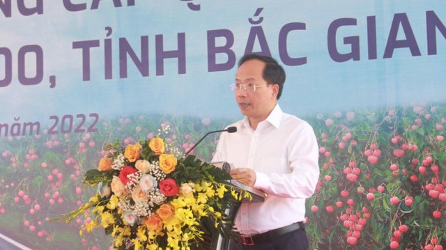 Thứ trưởng Bộ GTVT Nguyễn Duy Lâm phát biểu, tuyên bố khởi công Dự án cải tạo, nâng cấp QL31. Ảnh: VGP/PT