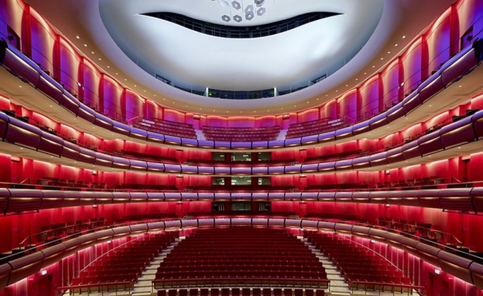 Nhà hát Opera Hà Nội sẽ có nội thất tương tự như Nhà hát Stavros Niarchos của kiến trúc sư Renzo Piano (Nguồn ảnh kommon)