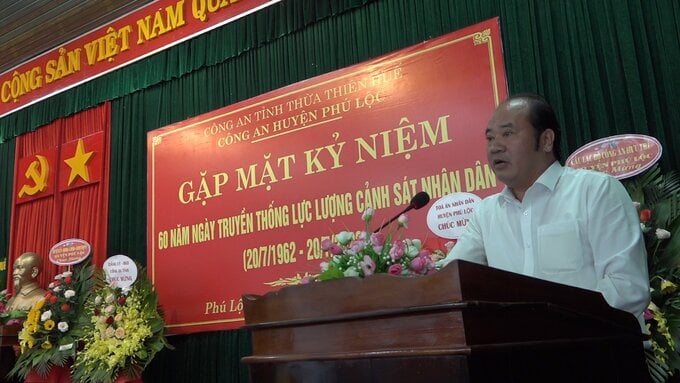 Đồng chí Nguyễn Văn Mạnh - Tỉnh ủy viên, Bí thư Huyện ủy, Chủ tịch HĐND huyện phát biểu tại buổi lễ.