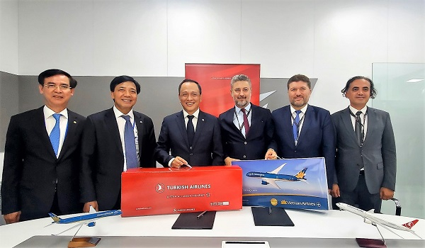 Đặc biệt, Vietnam Airlines và Turkish Airlines sẽ hợp tác sâu rộng hơn nữa trong lĩnh vực vận tải hàng hóa, thông qua triển khai hợp tác liên danh dự kiến có hiệu lực vào năm 2023