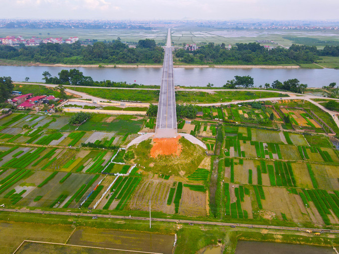Cầu Xuân Cẩm - Bắc Phú kết nối đường vành đai 4 (tỉnh Bắc Giang) với quốc lộ 3 mới Hà Nội - Thái Nguyên, được thực hiện trên địa bàn xã Xuân Cẩm, huyện Hiệp Hòa (Bắc Giang) và huyện Sóc Sơn (Hà Nội).