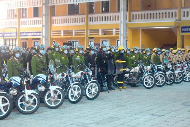 Lực lượng CSND Thừa Thiên Huế ra quân trấn áp tội phạm.