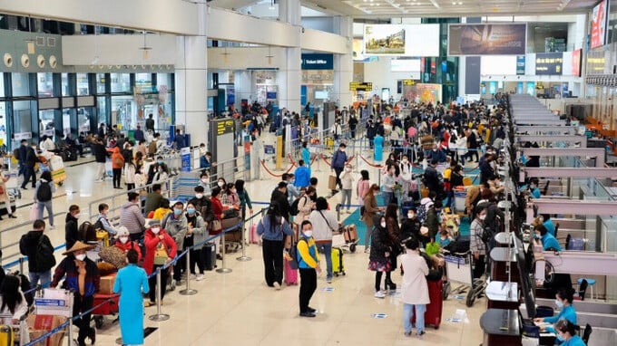 Cục Hàng không Việt Nam yêu cầu các hãng hàng không dừng triển khai dịch vụ ưu tiên làm thủ tục hàng không tại sân bay
