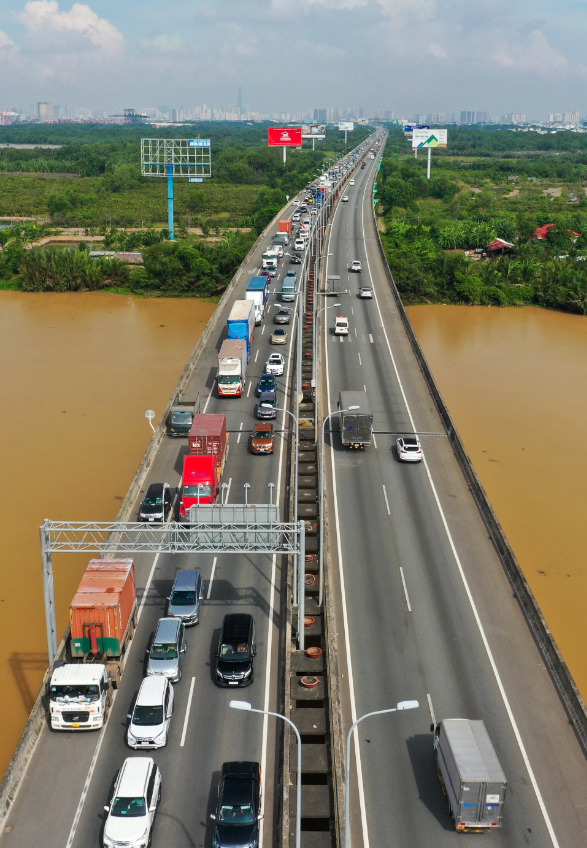 Sáng 26/7, cao tốc TP.HCM - Long Thành - Dầu Giây bắt đầu khai thác hệ thống thu phí dịch vụ điện tử tự động (ETC). Ảnh Internet