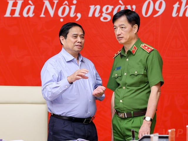 Thủ tướng trao đổi cùng Thứ trưởng Bộ Công an Nguyễn Duy Ngọc