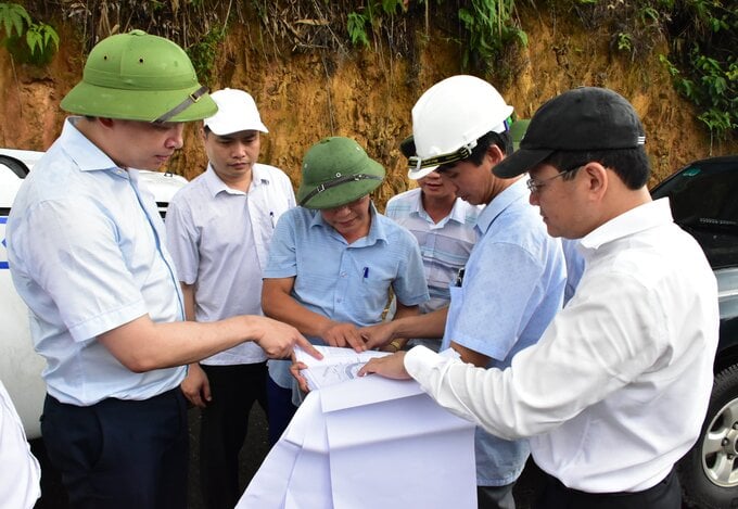 Phó Tổng Cục trưởng Nguyễn Xuân Ảnh yêu cầu Đoàn công tác sớm có phương án tối ưu trong việc cải tạo, nâng cấp tuyến Quốc lộ 49