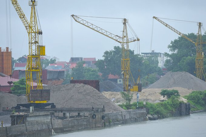 Chủ tịch UBND tỉnh Bắc Giang Lê Ánh Dương tăng cường quản lý, giám sát, kiểm tra và xử lý nghiêm vi phạm trong hoạt động khai thác, vận chuyển khoáng sản làm vật liệu xây dựng