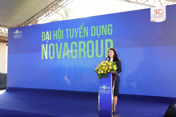Bà Nguyễn Bạch Kim Vy - PTGĐ NovaGroup phát biểu tại sự kiện