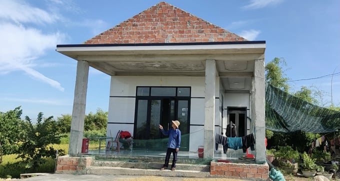 Anh Nguyễn Văn Huy đã gửi tiền về giúp gia đình sửa chữa lại nhà, đảm bảo an toàn trong mùa mưa lũ
