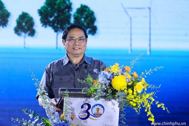 Thủ tướng phát biểu tại lễ khởi công Dự án Khu công nghiệp Sơn Mỹ 1 tại tỉnh Bình Thuận - Ảnh: VGP/nhật Bắc