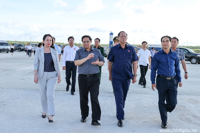 Thủ tướng Phạm Minh Chính kiểm tra, đôn đốc tiến độ xây dựng Cảng hàng không Phan Thiết